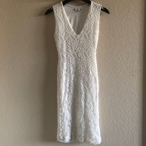 3/$15 🦉 White Iris Lace Dress